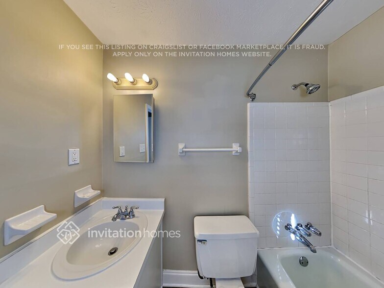 Building Photo - 2631 Kings Cir NW