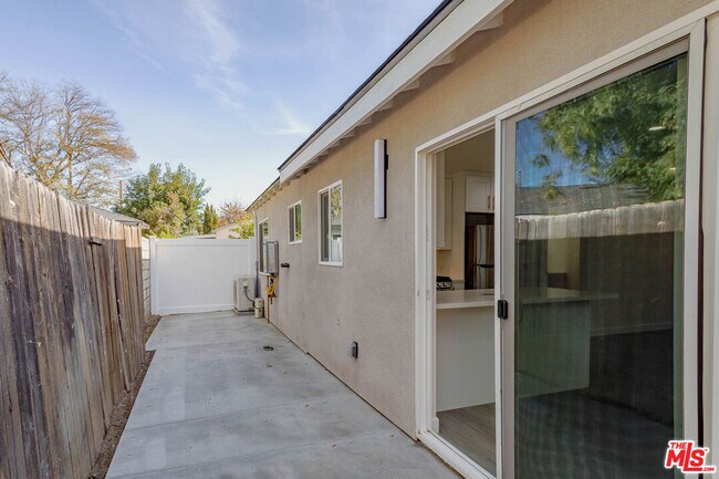 Building Photo - 11557 Cumpston St