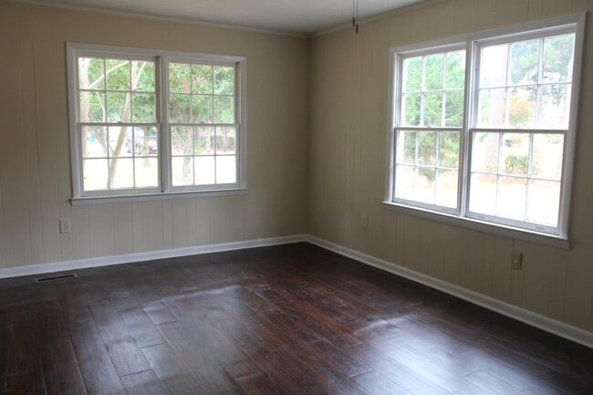 Building Photo - 135 Miller St NW