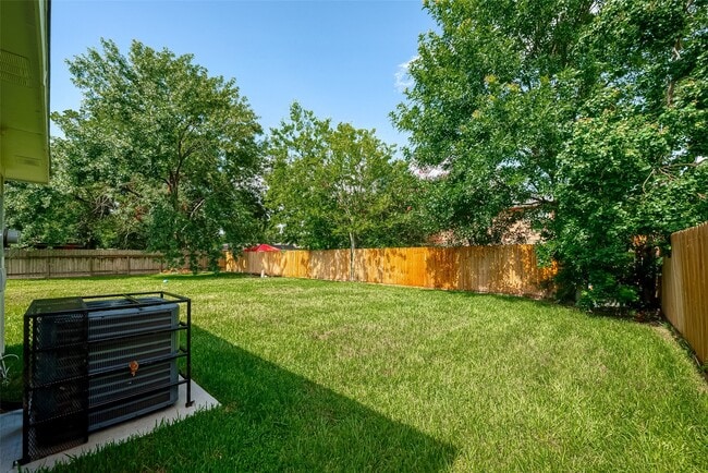 Building Photo - 8619 Valley Meadow Dr