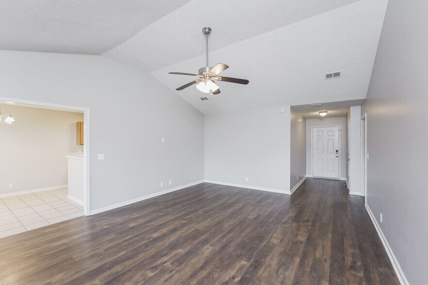Building Photo - 1547 St Andrews Dr