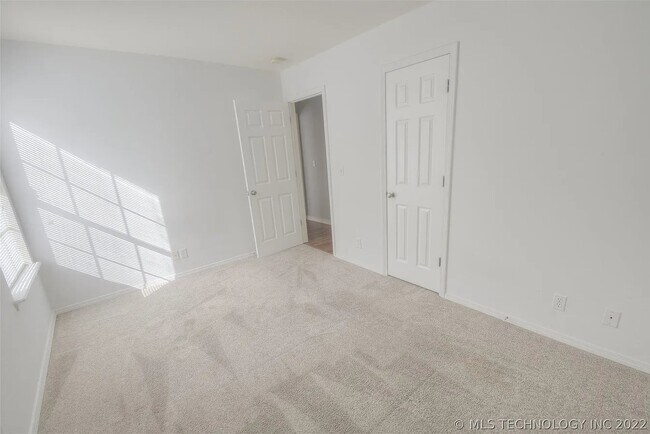 Building Photo - 5644 S Xenophon Ave