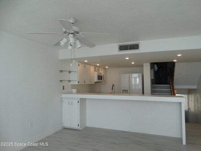 Building Photo - 5050 Ocean Beach Blvd