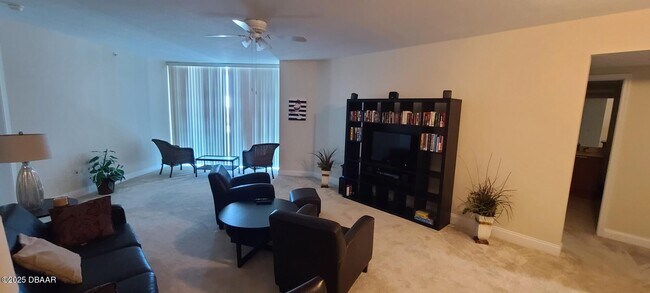 Building Photo - 241 Riverside Dr