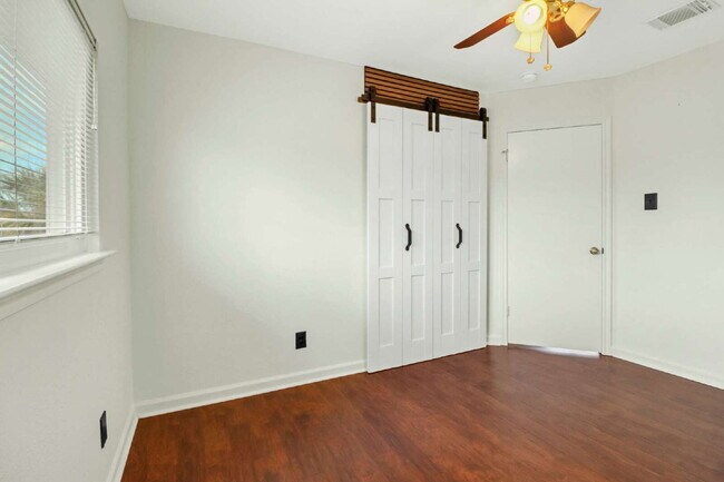 Building Photo - "Discover Your Dream Home: Spacious 3-Bedroom Oasis with Granite Elegance in San Antonio!"