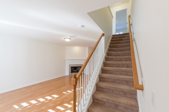 Building Photo - 1249 Riverbrook Dr