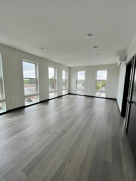 132 Mallory Ave 501 - 138 Mallory Ave