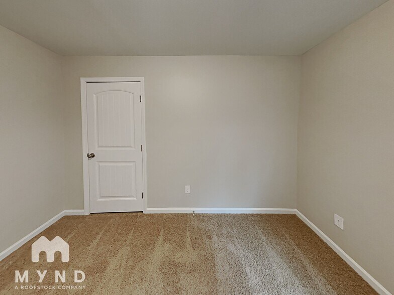 Building Photo - 404 Lake Ridge Ln