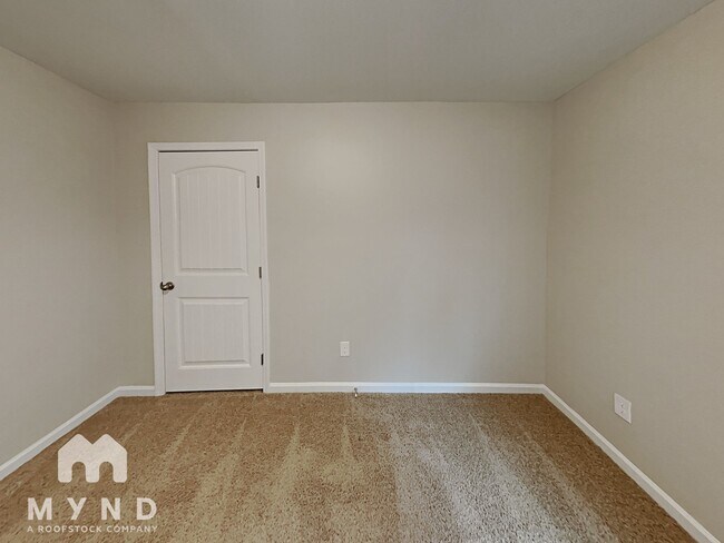 Building Photo - 404 Lake Ridge Ln