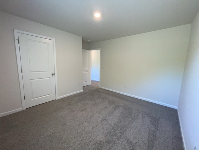 Building Photo - Beautiful Fountain Inn Home