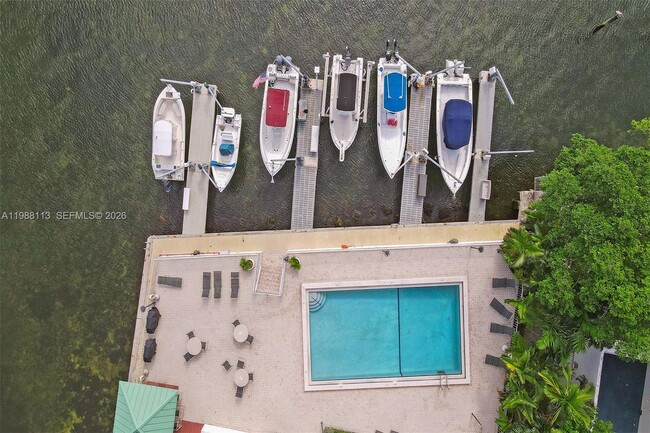 Building Photo - 2201 Brickell Ave