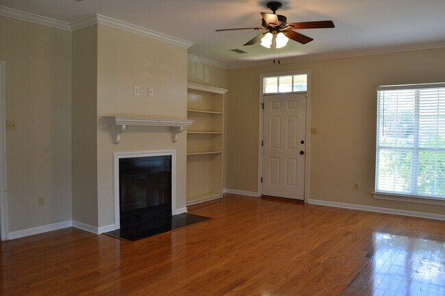 Building Photo - 18574 Lake Iris Ave