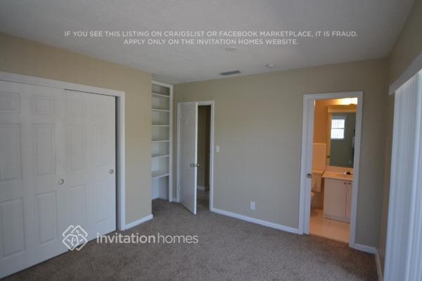 Building Photo - 6110 NE 19th Ave