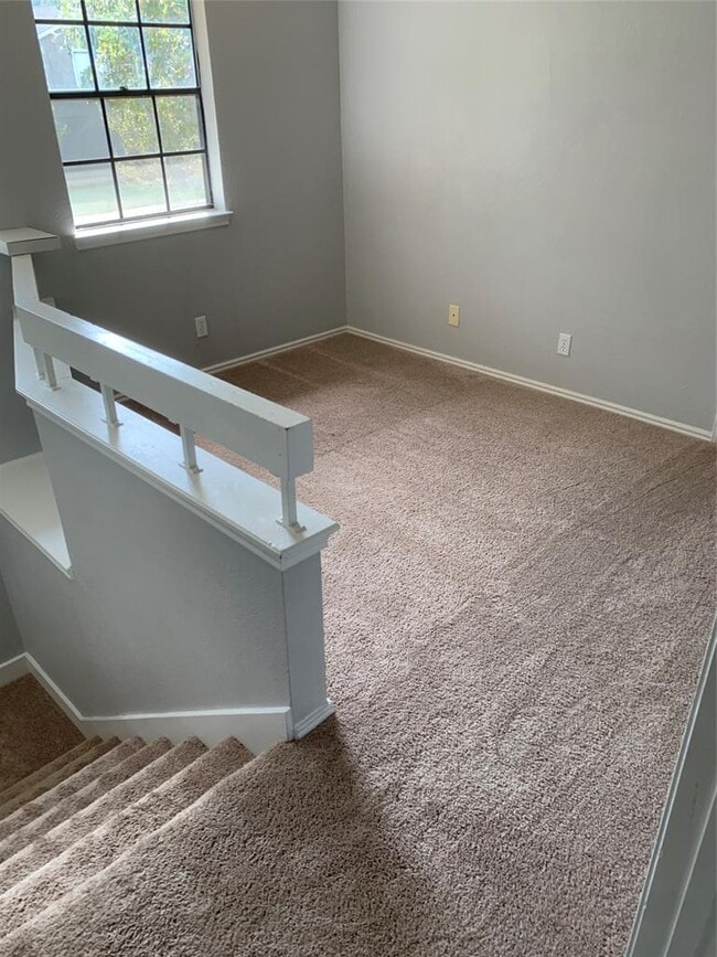 Building Photo - 807 Forest Trail