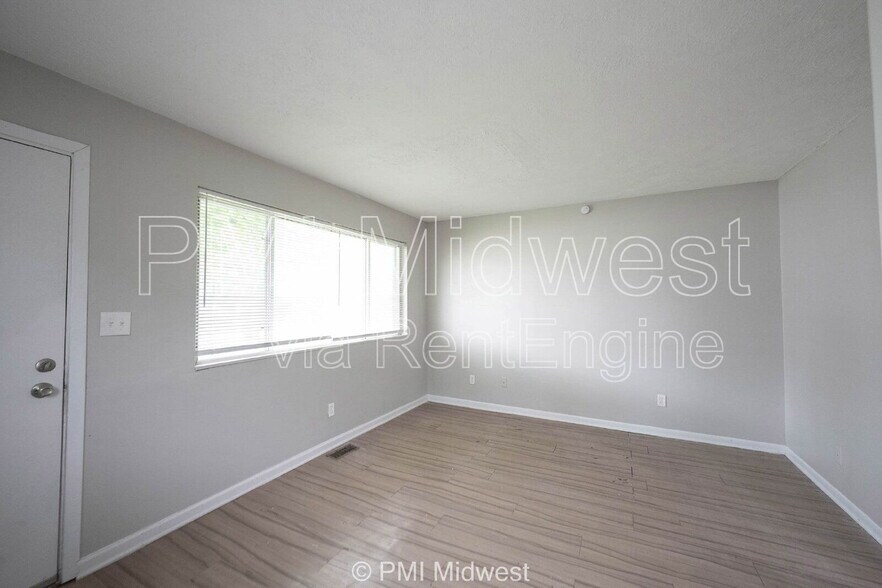 Building Photo - 2248 N Leland Ave