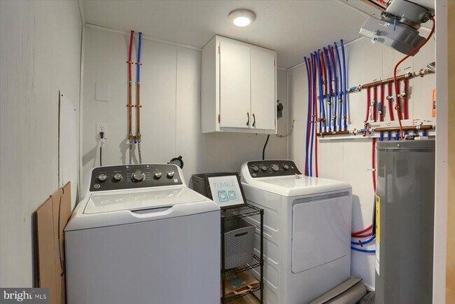 Building Photo - 1365 Roundtop Rd