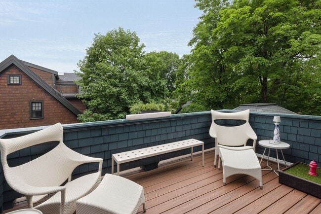 Building Photo - 21 Walnut St