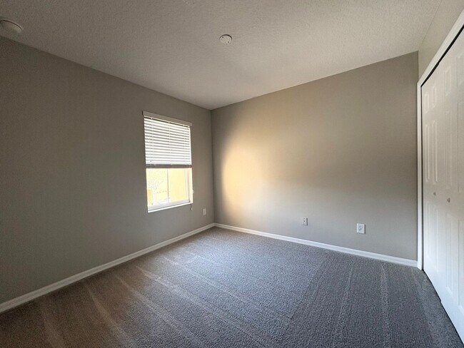 Building Photo - Gated 3B/2.5B Sanford Townhome ~ Fresh paint! ~ New flooring!