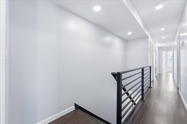 Building Photo - 225 Freeman Ave