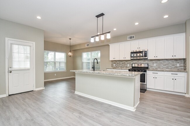 Building Photo - 8215 Bonaire St