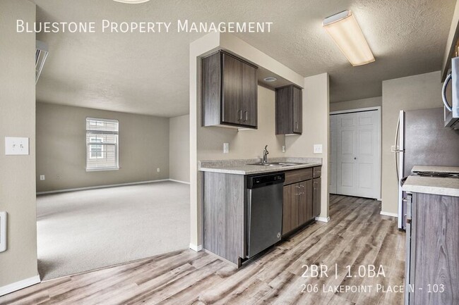 Building Photo - 206 Lakepoint Pl N