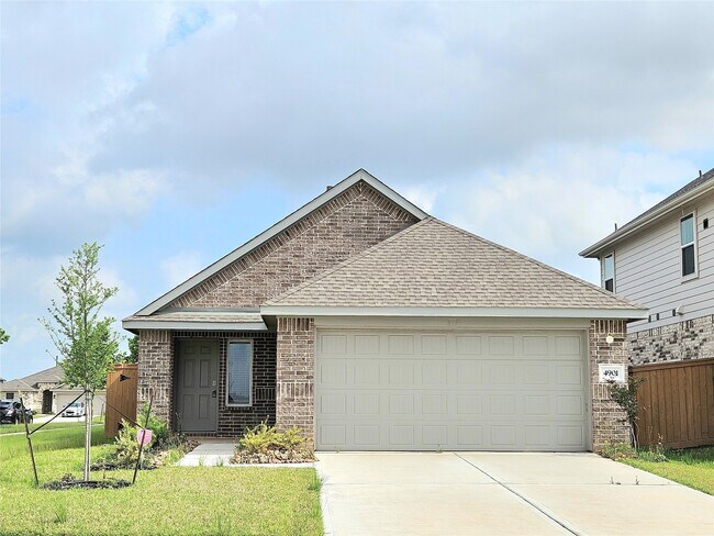 Primary Photo - 4901 Pismo Ray Dr