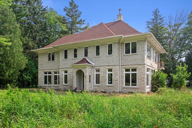 Building Photo - 598 Lake Shore Rd