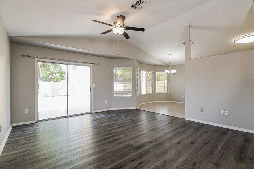 Building Photo - 1042 N Blackbird Dr