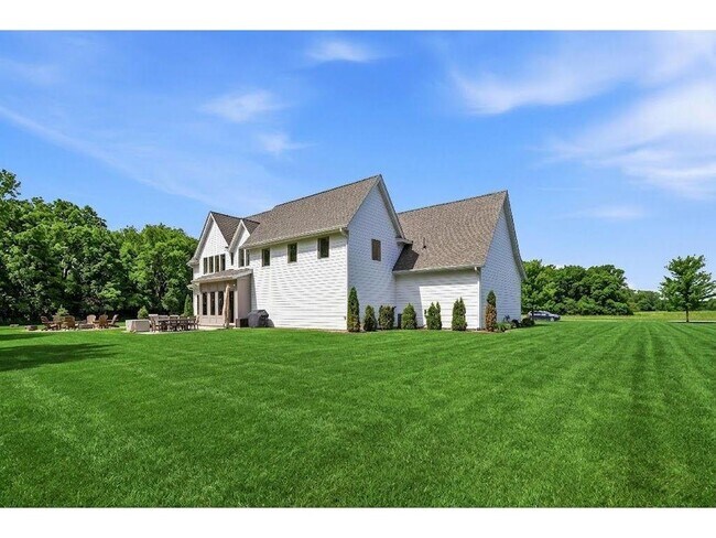 Building Photo - 6201 Gustavus Dr