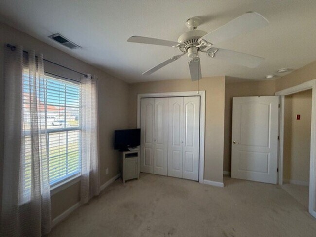 Building Photo - Suffolk Meadows