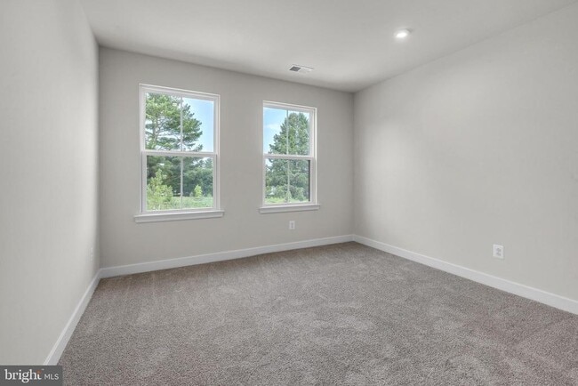 Building Photo - 716 Rolling Oaks Wy