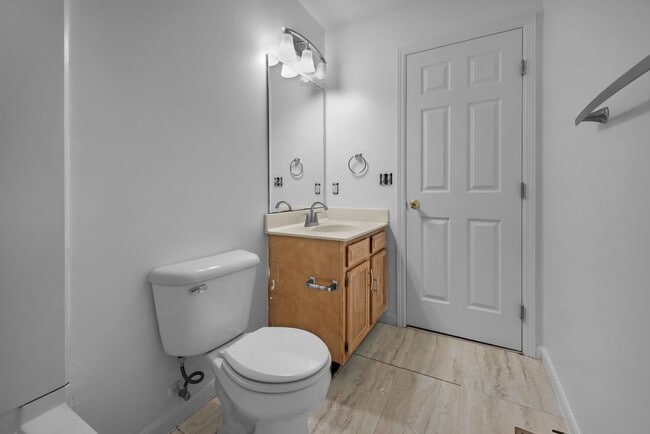 Building Photo - Lebanon- Beautiful 3 bed 2.5 bath home
