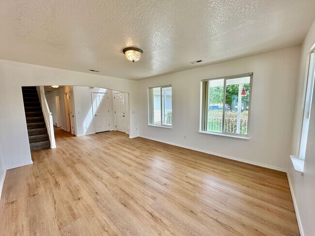 Building Photo - Newly Renovated Expansive Multi story 4 be...