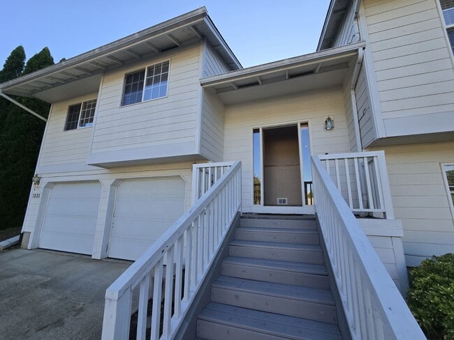 Building Photo - 1335 NW Vallejo St
