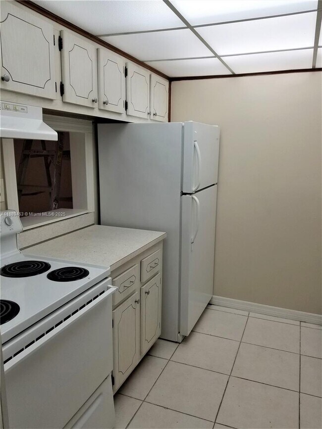Building Photo - 14201 N Kendall Dr
