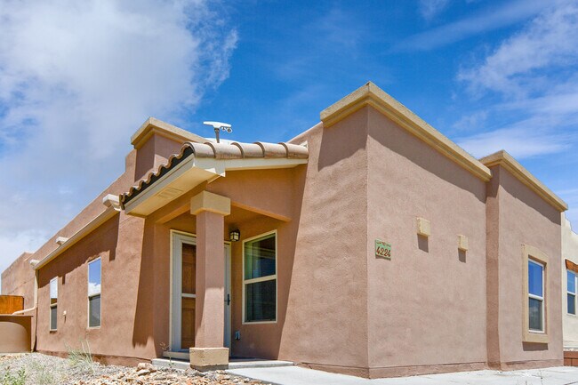 Building Photo - Three Bedroom, 2 Bathroom in newer Subdivi...