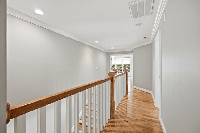 Building Photo - 520 Iverson Way