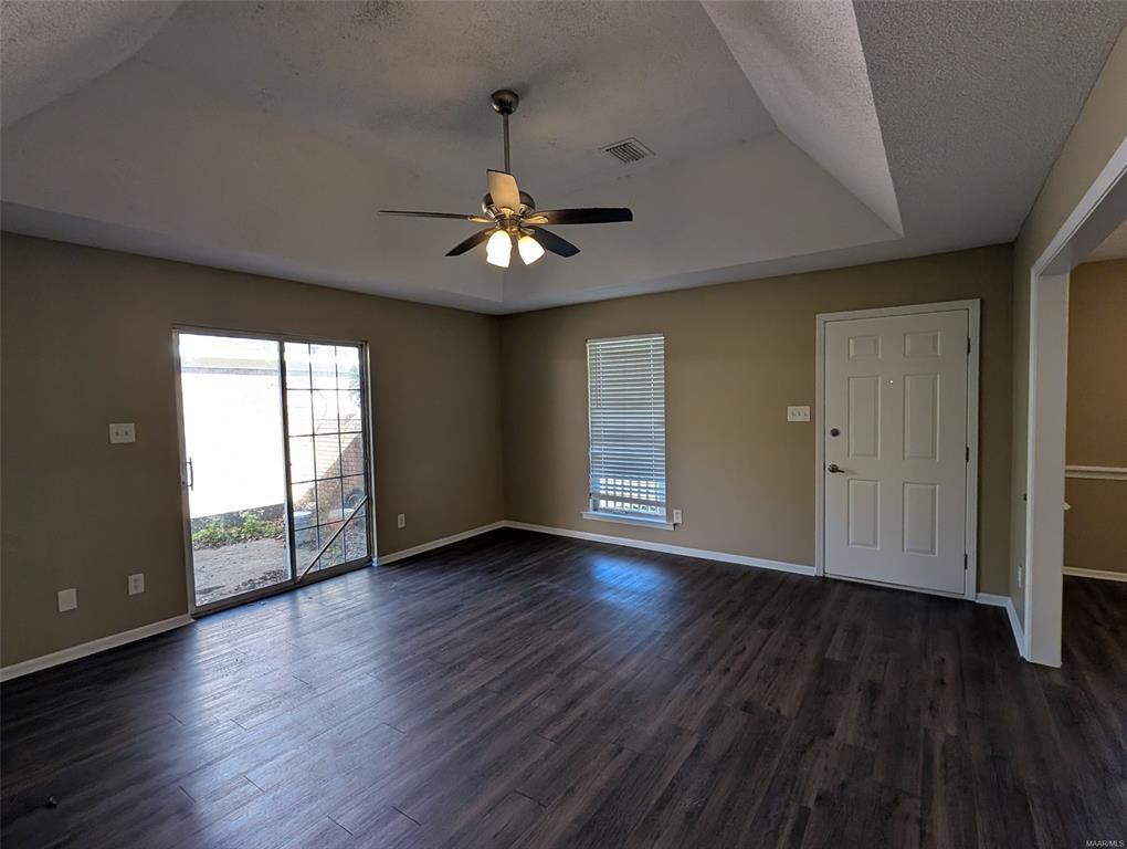 Building Photo - 5902 Carmel Dr