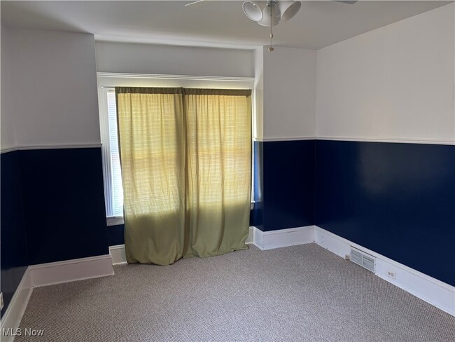 Building Photo - 1481 Robinwood Ave