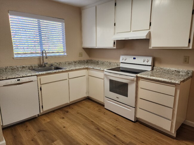 Building Photo - 725 Pope Dr
