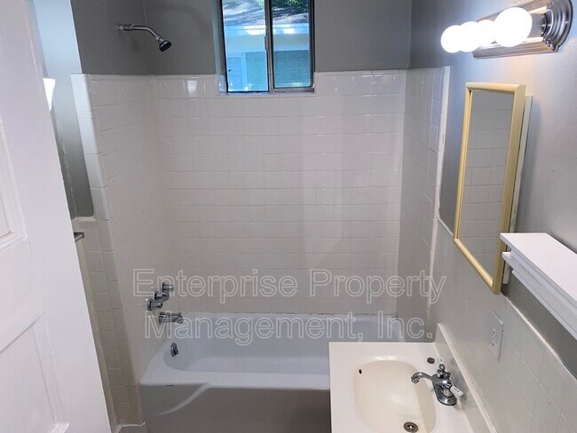 Building Photo - 276 Garland St