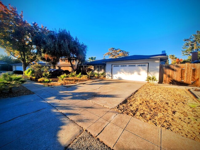 Building Photo - COMING SOON: Refurbished 3bd Single Story ...