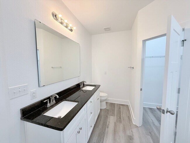 Building Photo - Spacious 3-Bedroom Home W/Office