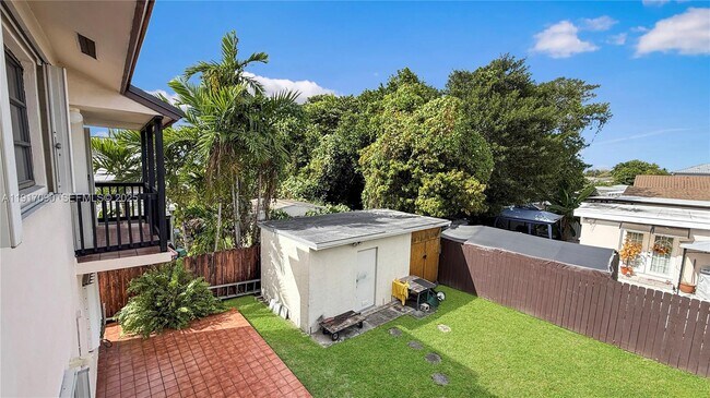 Building Photo - 8877 SW 36th St