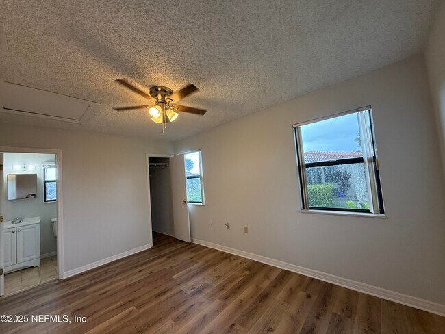 Building Photo - 195 Cardinal Dr