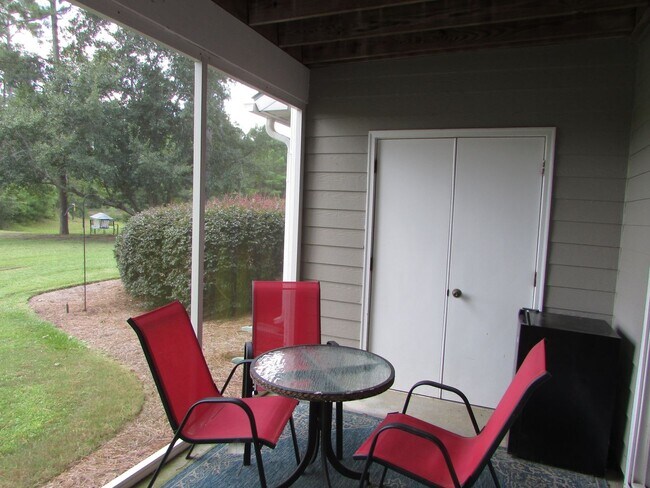 Building Photo - This is a 2 Bedroom, 2 Bathroom Completely...