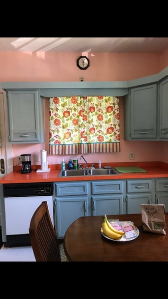 Building Photo - 335 W 2nd St