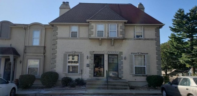 Primary Photo - 8314 Metcalf Ave