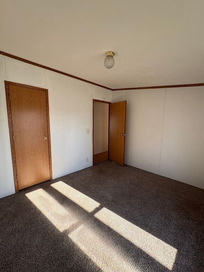 Building Photo - Three bedroom two bathroom home for rent