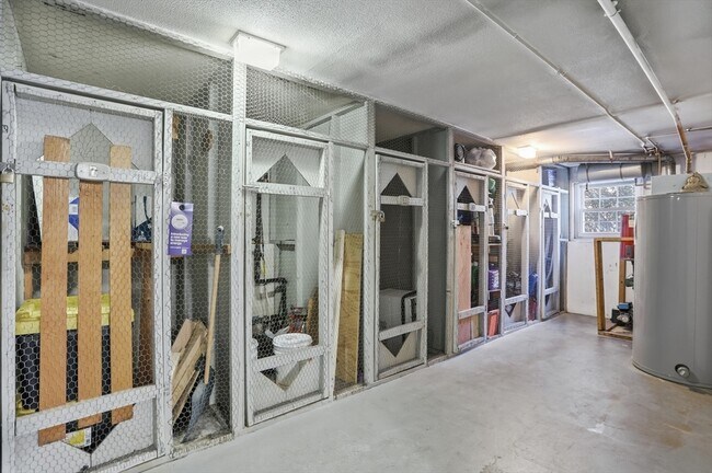 Building Photo - 39 Pleasant St